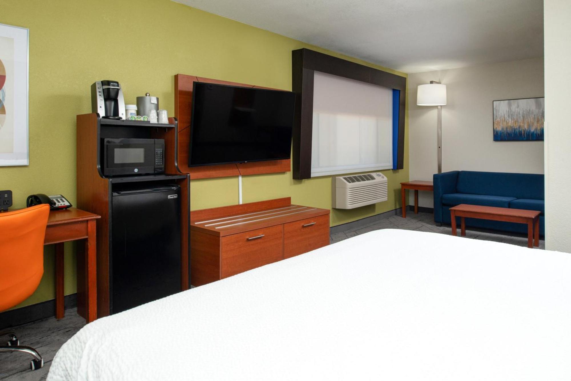 Holiday Inn Express Hotel & Suites Farmington By Ihg Exterior photo