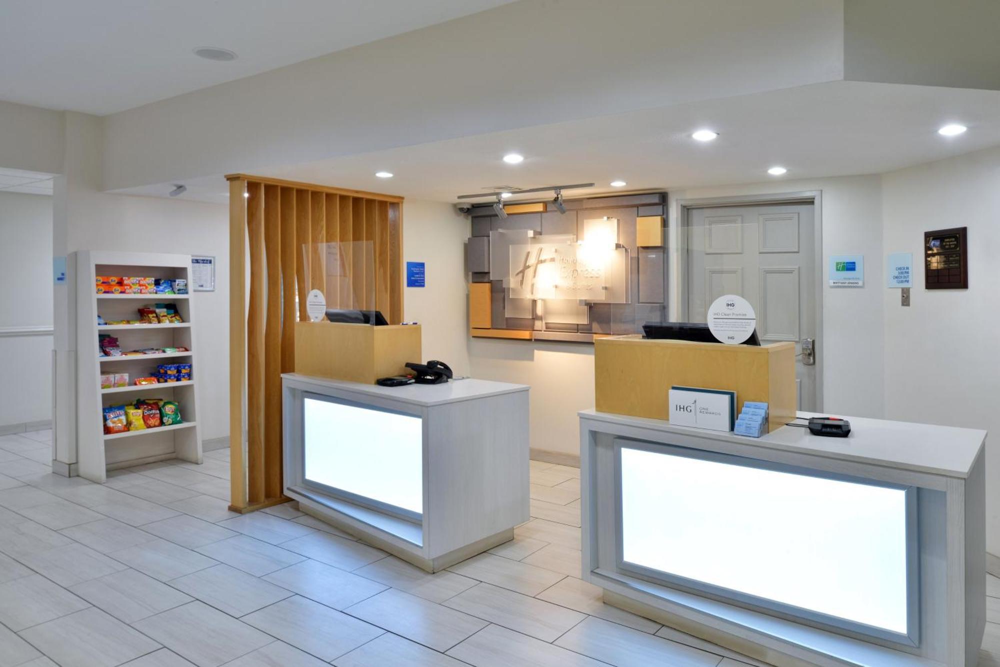 Holiday Inn Express Hotel & Suites Farmington By Ihg Exterior photo