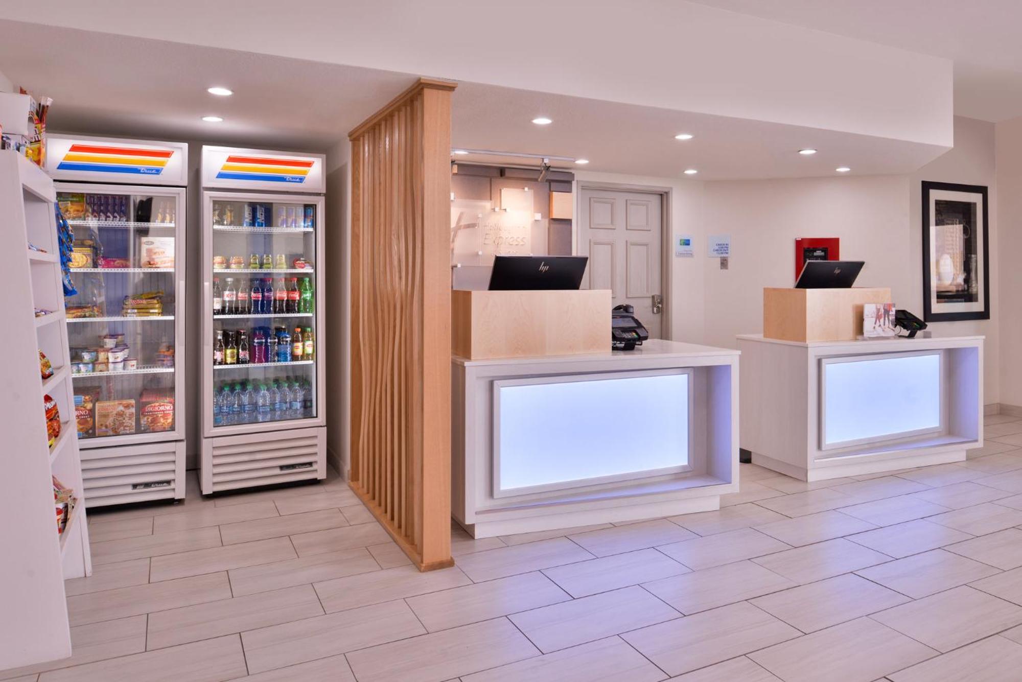 Holiday Inn Express Hotel & Suites Farmington By Ihg Exterior photo