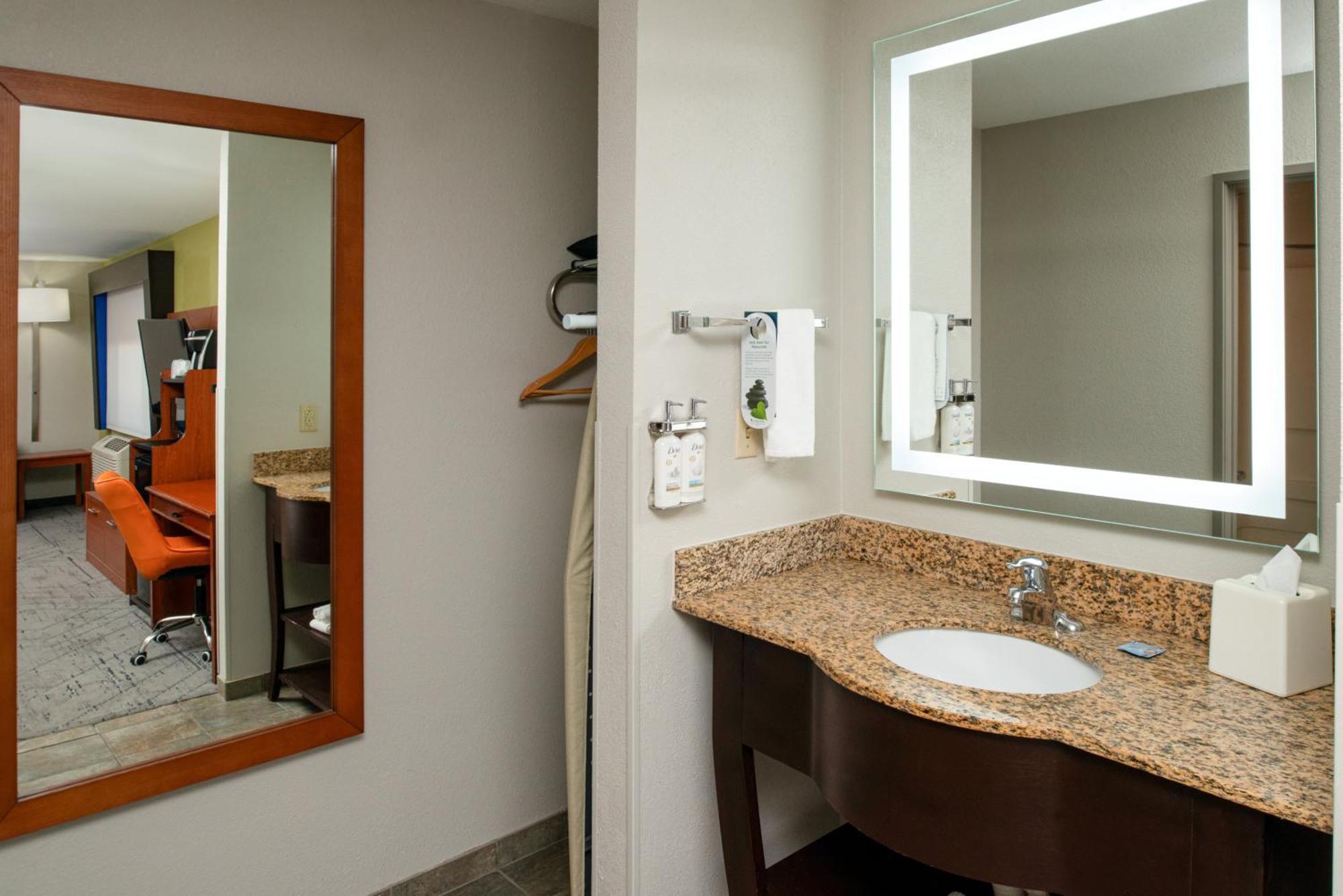 Holiday Inn Express Hotel & Suites Farmington By Ihg Exterior photo