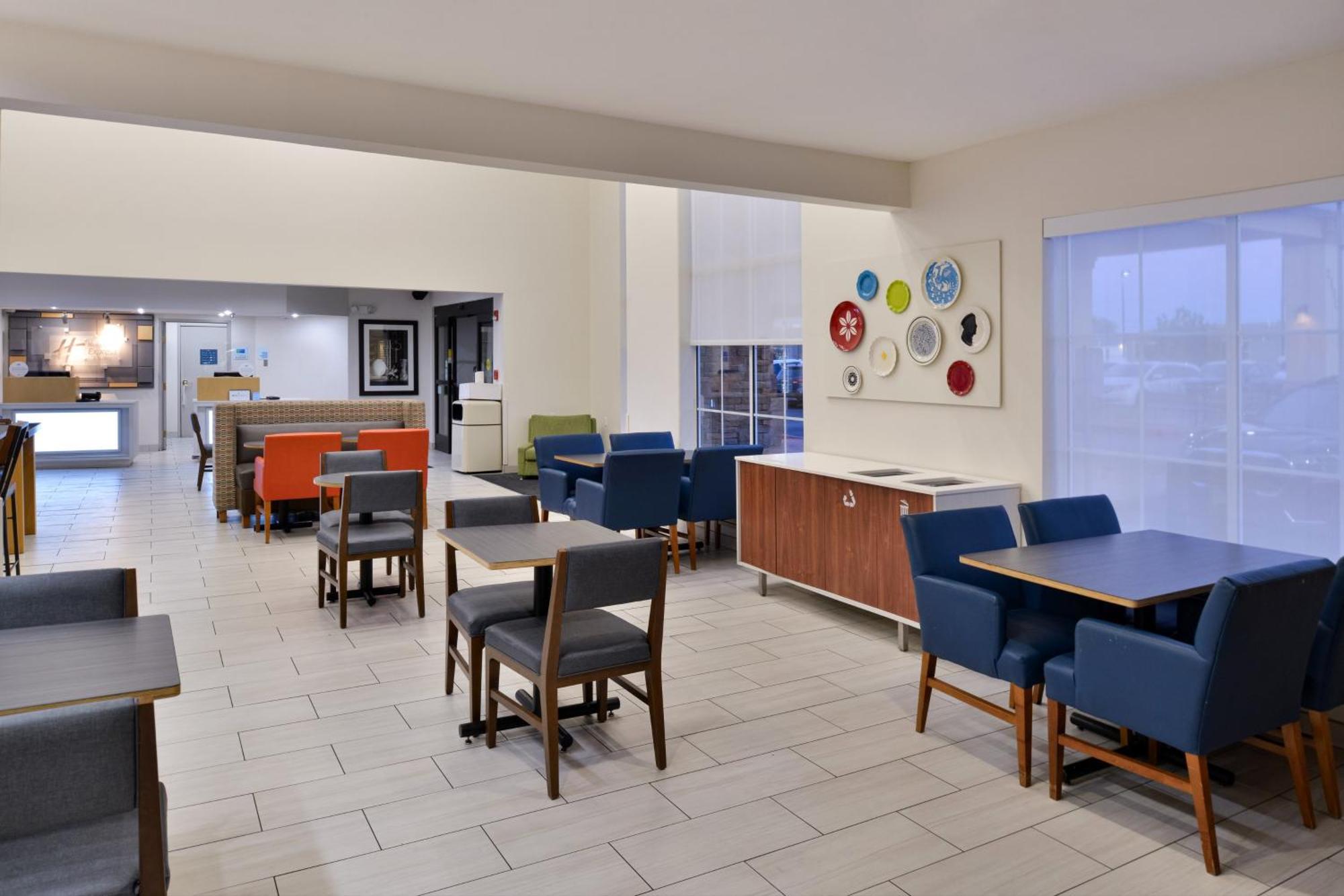 Holiday Inn Express Hotel & Suites Farmington By Ihg Exterior photo