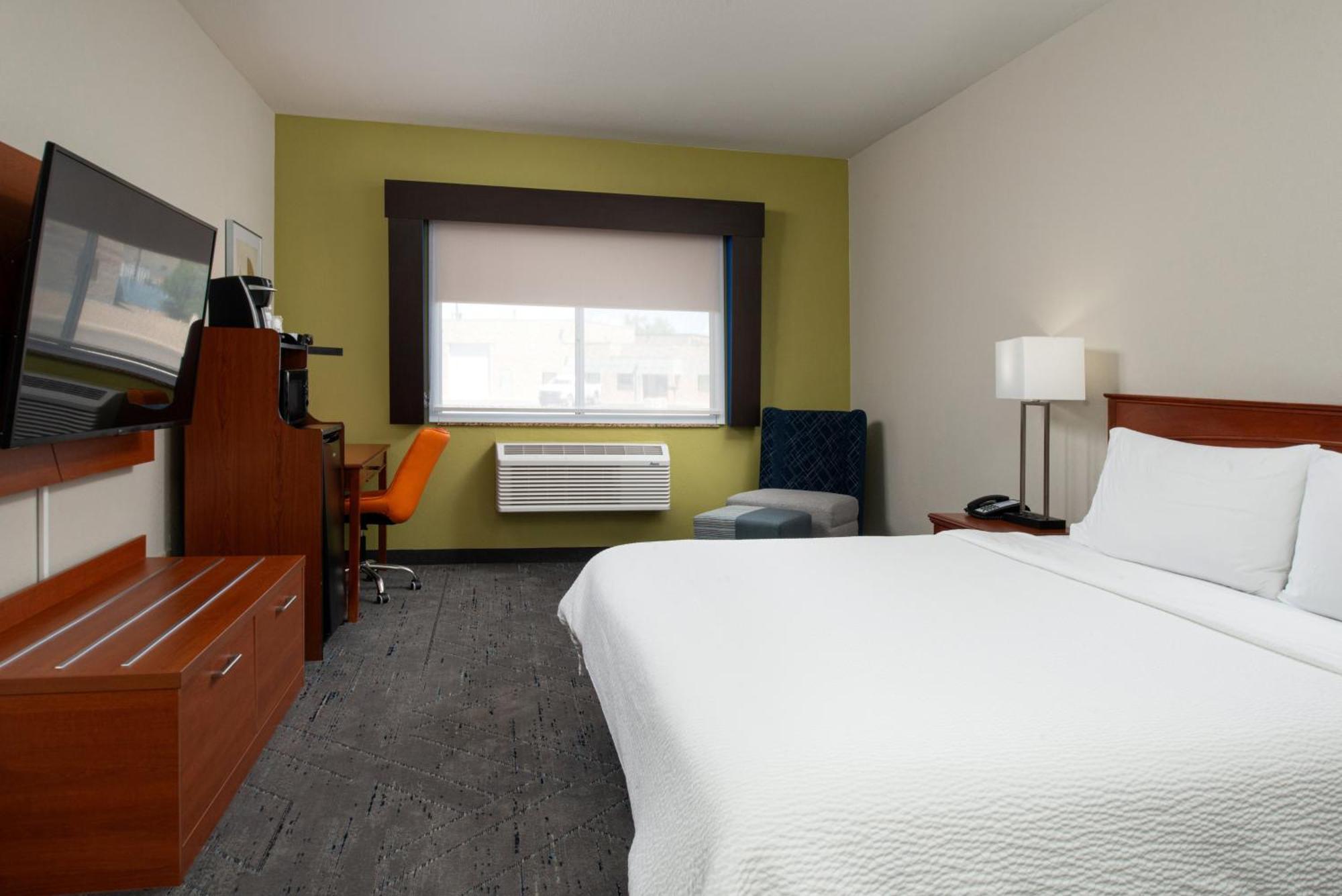 Holiday Inn Express Hotel & Suites Farmington By Ihg Exterior photo