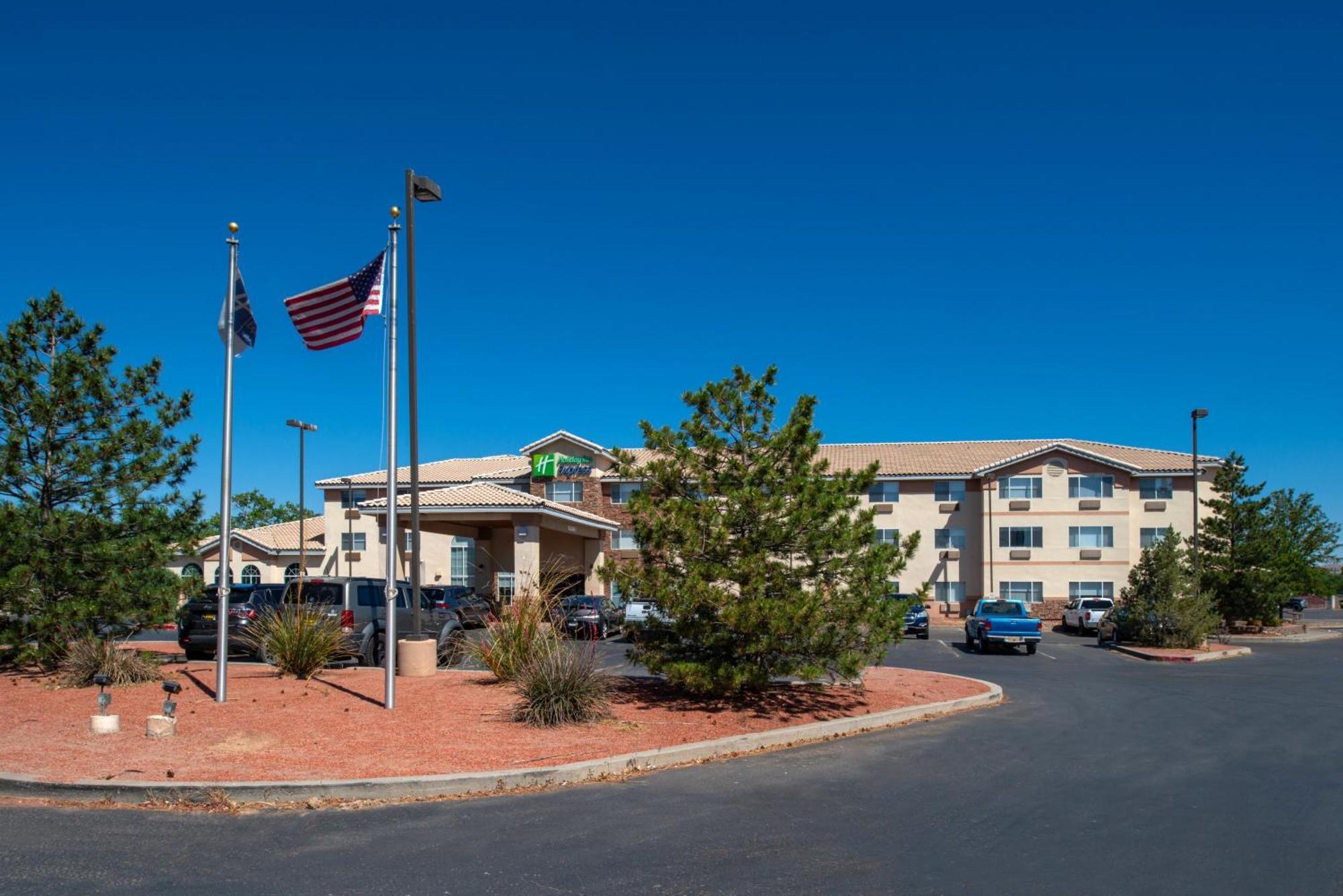Holiday Inn Express Hotel & Suites Farmington By Ihg Exterior photo