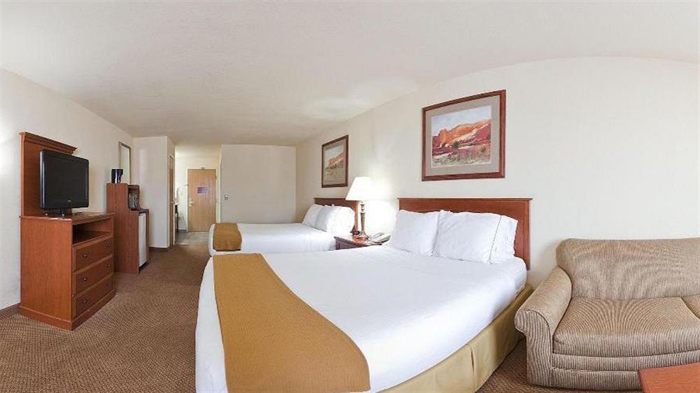 Holiday Inn Express Hotel & Suites Farmington By Ihg Exterior photo